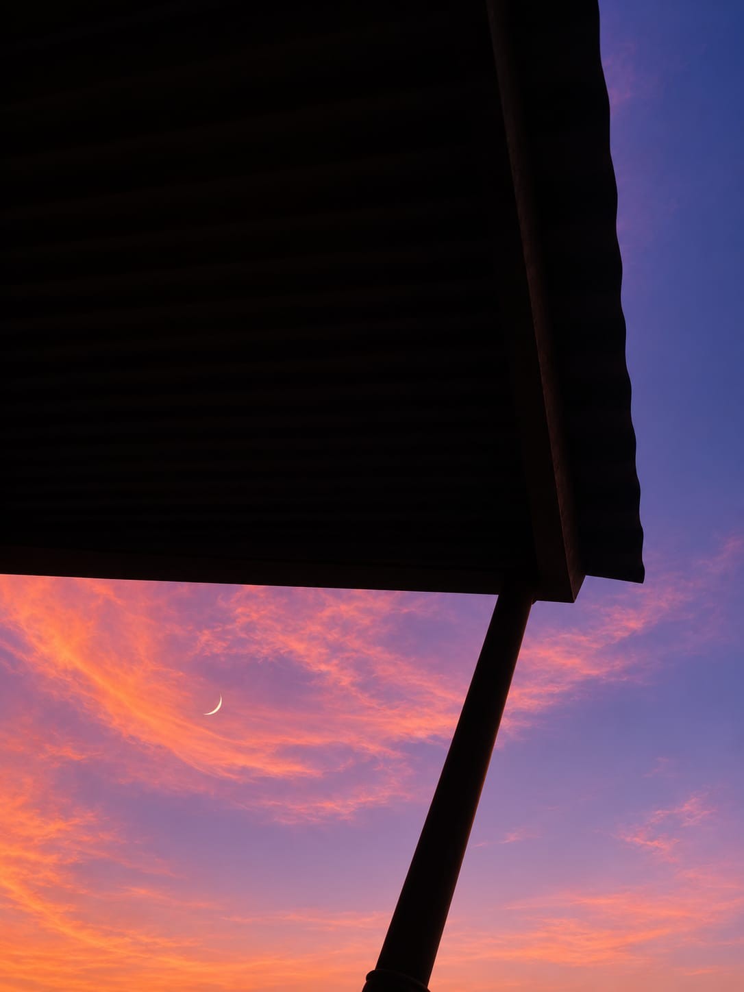 Free Skies photos. Moon.