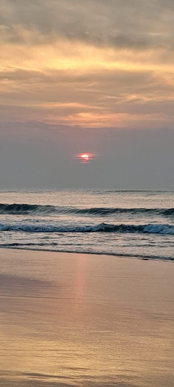 Free Seascapes photos. Sunrise, Puri.