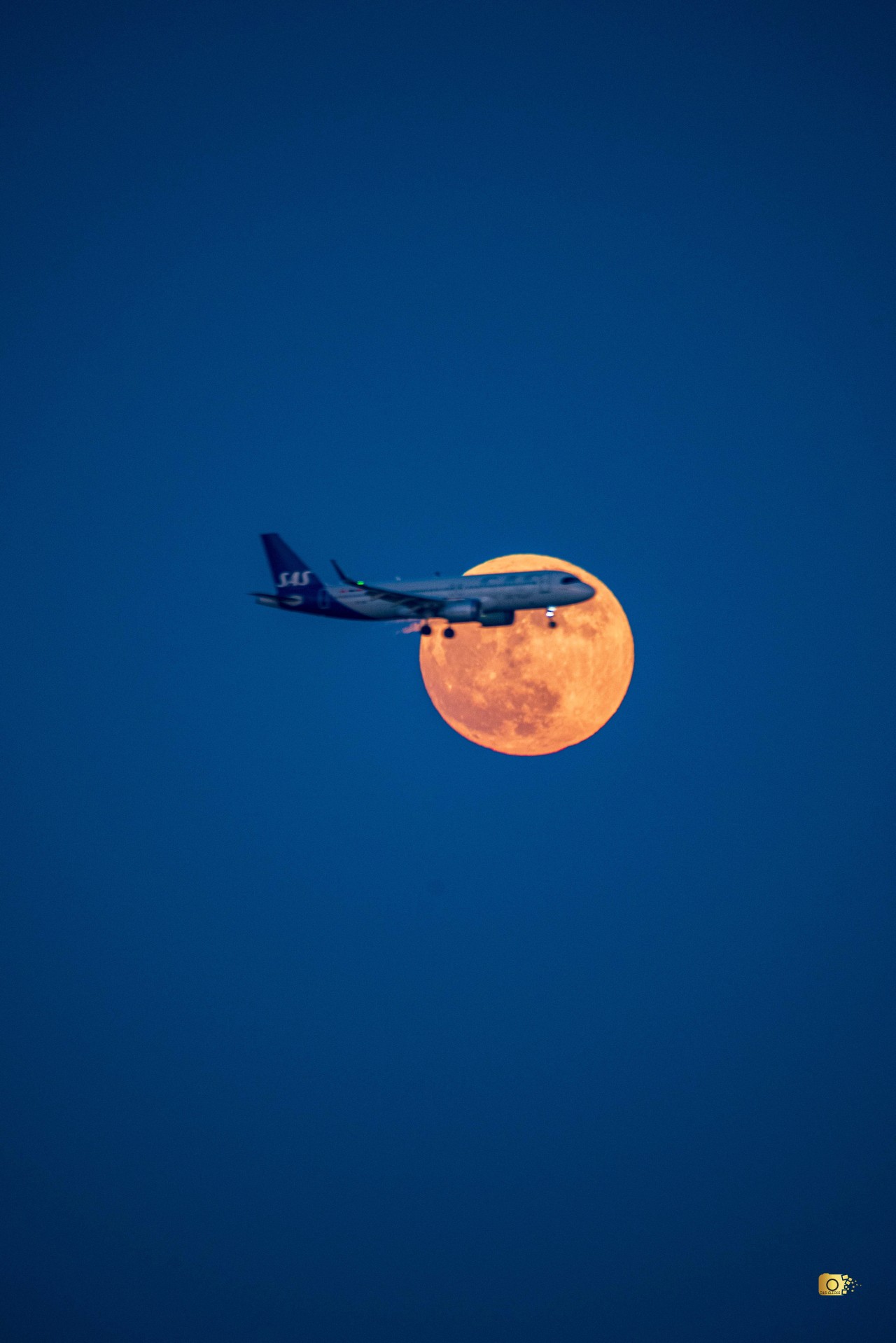 Free Skies photos. SAS and the moon.