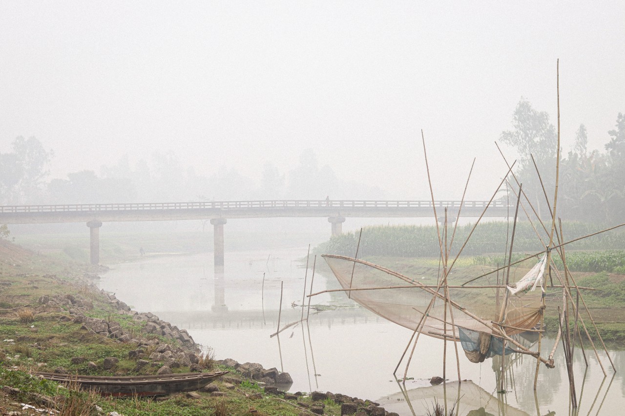Free Landscapes photos. The Shadow Far Bridge.
