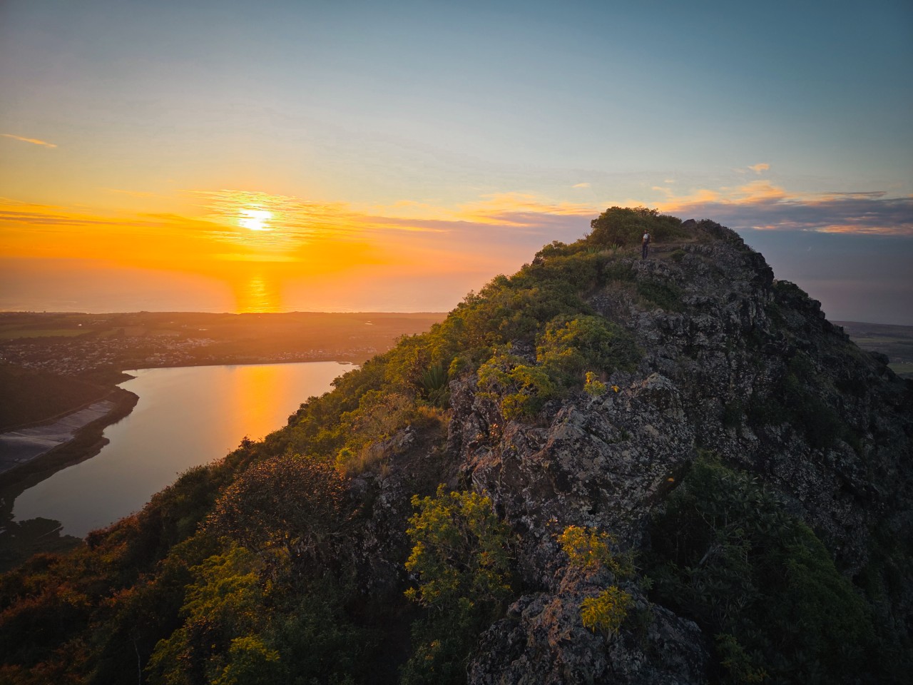 Free Landscapes photos. Mt. Corps De Guard.