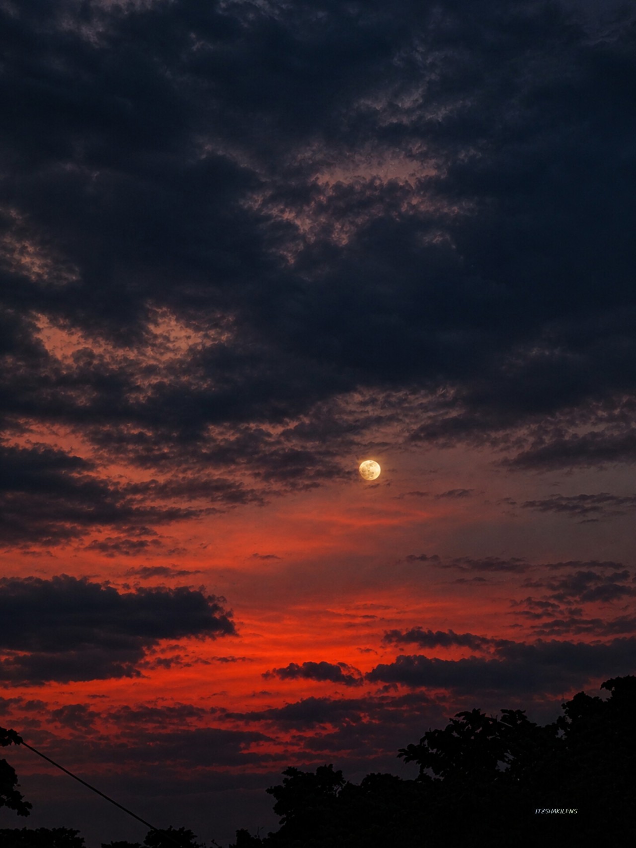 Free Skies photos. Beauty of the moon.