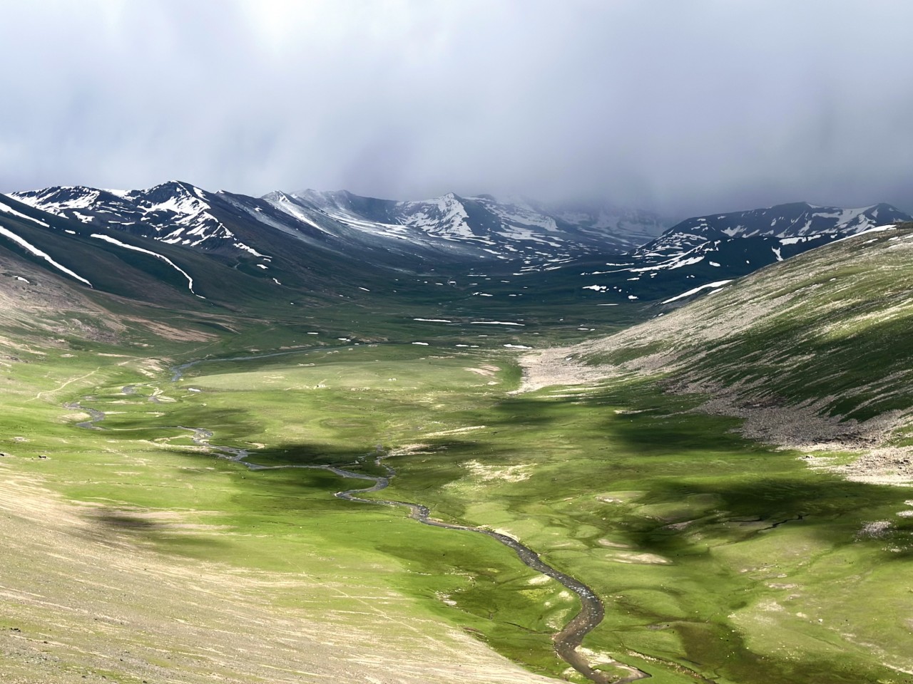 Free Landscapes photos. Where Earth Meets Sky.