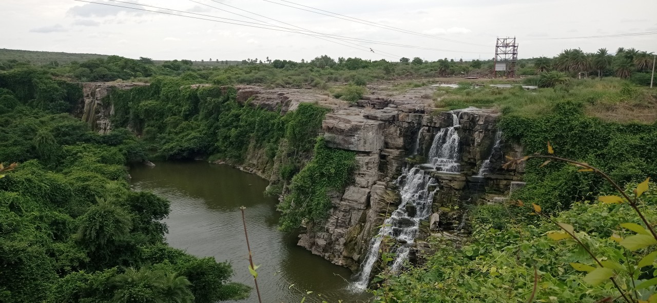 Free Landscapes photos. Eththipothala waterfalls, Andhrapradesh.