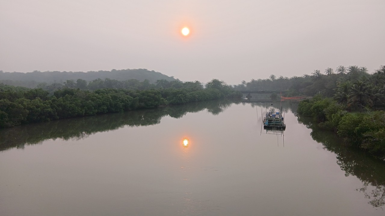 Free Landscapes photos. Solitude at Dawn.